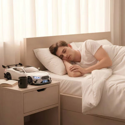 📢📢60% KEDVEZMÉNY !!【🎁A legjobb ajándék🎁】Hiperautós ébresztőóra –🏎️Valósághű GTR motor és fényeffektek